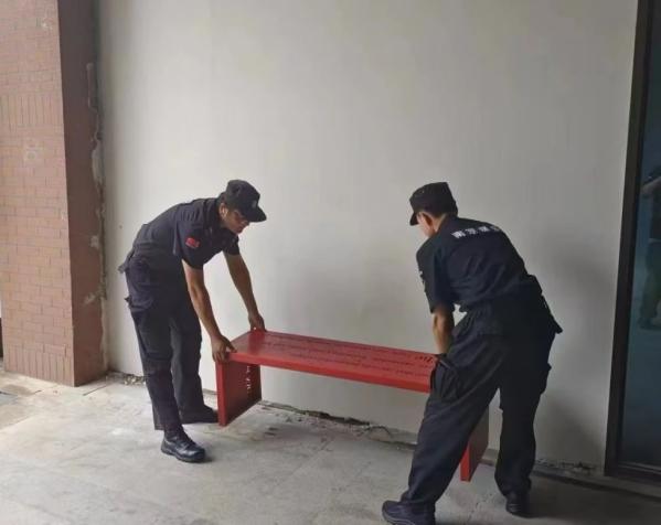 C:/Users/BA/Desktop/風(fēng)雨過后南京保安迅速行動，恢復(fù)安“寧”面貌/6.jpg6