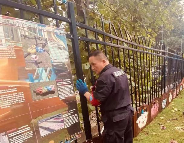 C:/Users/BA/Desktop/風(fēng)雨過后南京保安迅速行動，恢復(fù)安“寧”面貌/8.jpg8