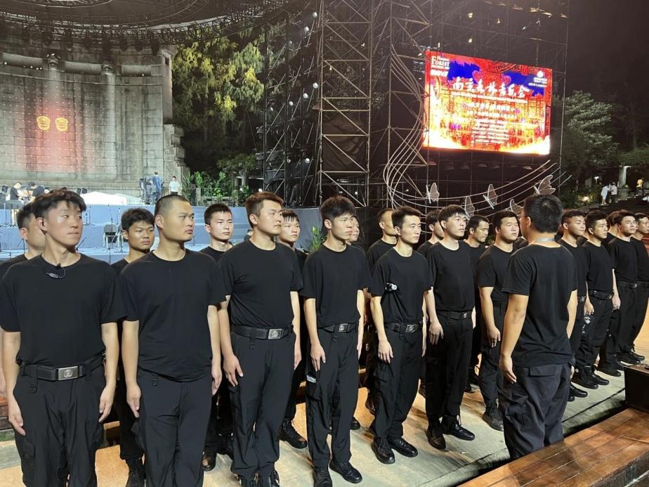 C:/Users/Administrator/Desktop/臺風(fēng)“貝碧嘉”來襲，南京保安積極應(yīng)對，“守”護(hù)萬家團(tuán)圓！/10.jpg10