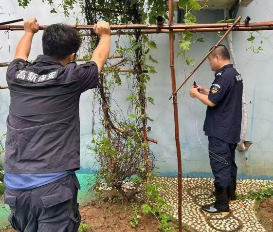 C:/Users/BA/Desktop/風(fēng)雨過后南京保安迅速行動，恢復(fù)安“寧”面貌/9.jpg9