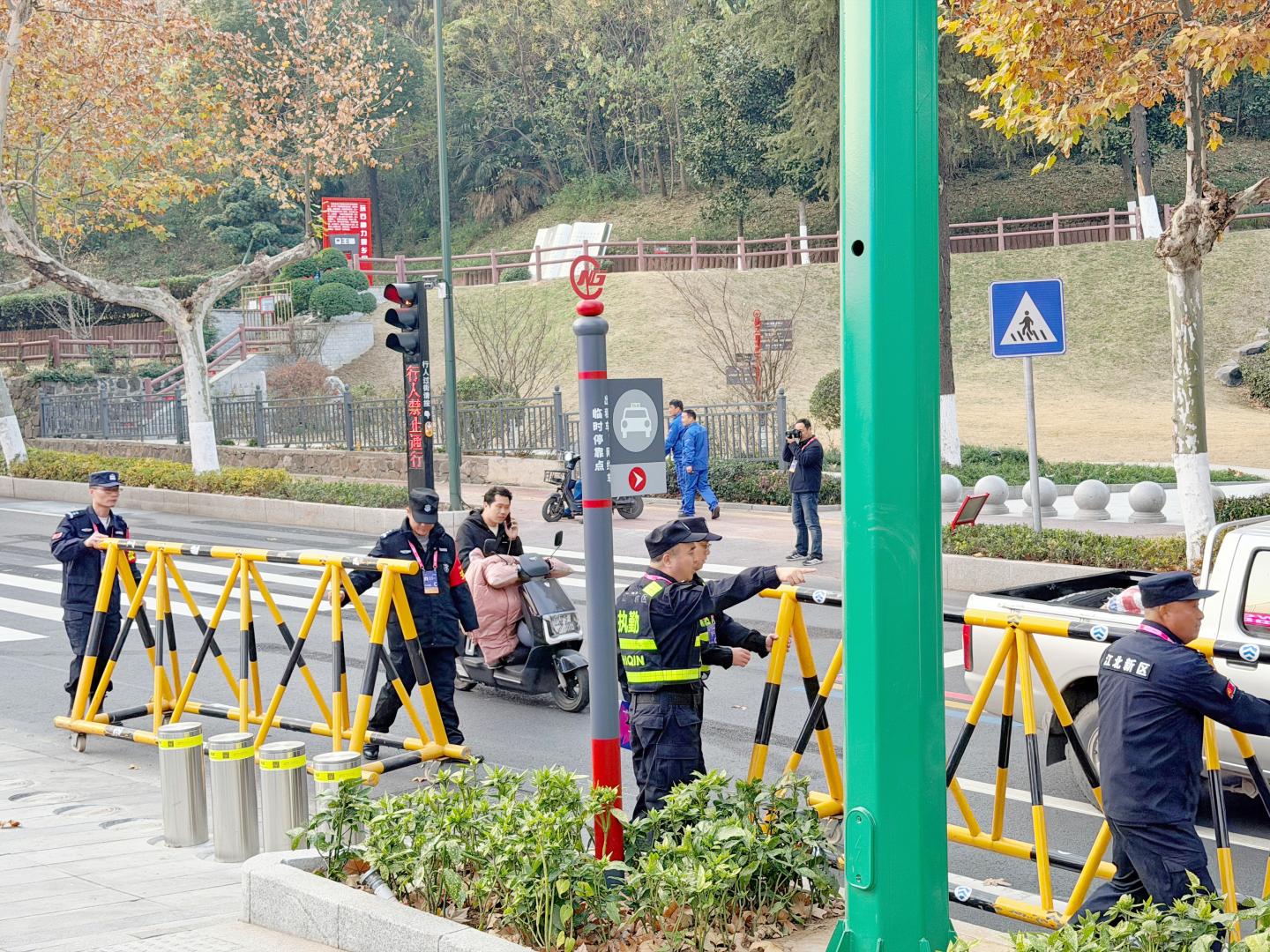 E:/25.12.10后 上傳網(wǎng)站留存/“保安衛(wèi)士”護(hù)航，熱血燃賽場(chǎng)！——南京市保安服務(wù)有限公司大廠分公司保障WCBA女籃聯(lián)賽激情開(kāi)燃/照片/微信圖片_20251210163658_265_1.jpg微信圖片_20251210163658_265_1