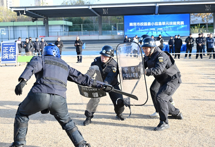 E:/25.12.10后 上傳網(wǎng)站留存/喜報！南京市保安服務有限公司建鄴分公司榮獲“校園最小應急單元技能競賽”一等獎/照片/w700d1q75cms.jpgw700d1q75cms